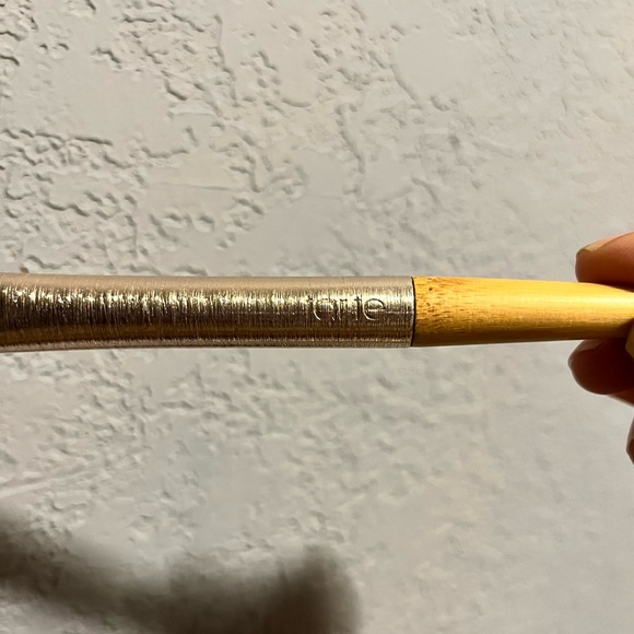 Tarte Brush with Bamboo Handle NEW - Picture 2 of 3